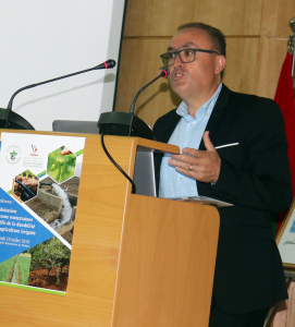 الدكتور عبد الرحيم بنطيبي (المركز الجهوي للبحث الزراعي) والدكتور عبدالله بودرار (المدرسة الوطنية للفلاحة بمكناس) يرأسان انطلاق الندوة